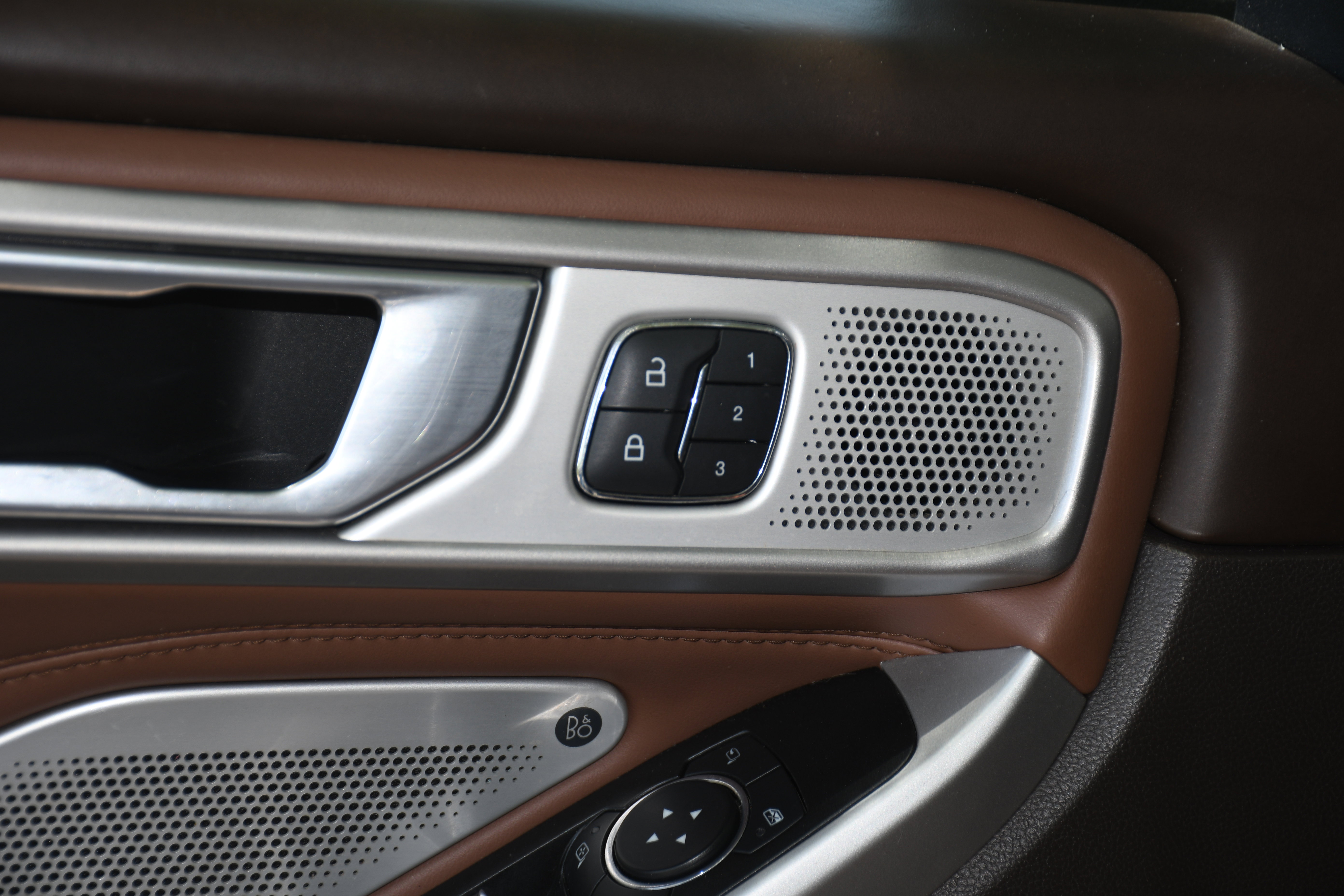 Used 2022 Ford Explorer King Ranch w/ Class IV Trailer Tow Package RWD image 12