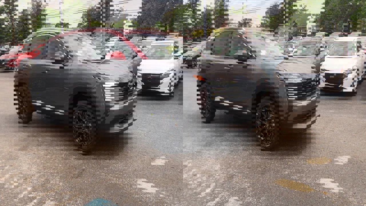 Used 2025 Nissan Kicks SR image 2