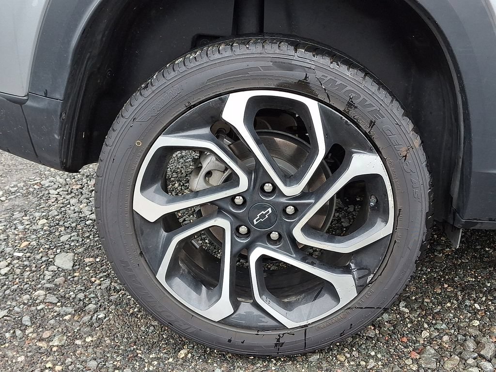 Used 2024 Chevrolet Trax RS w/ Sunroof Package FWD image 9