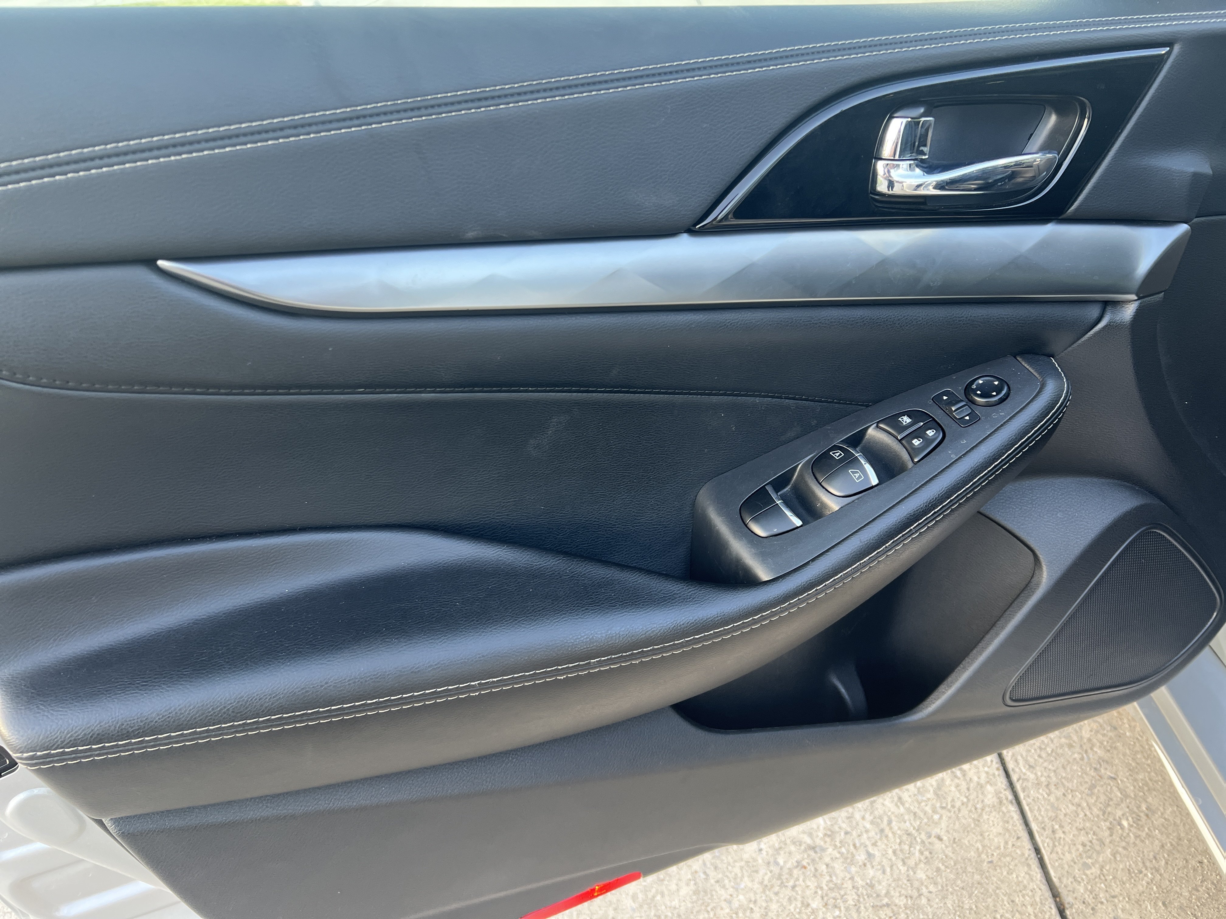 Used 2023 Nissan Maxima SV w/ Floor Mat Group FWD image 12