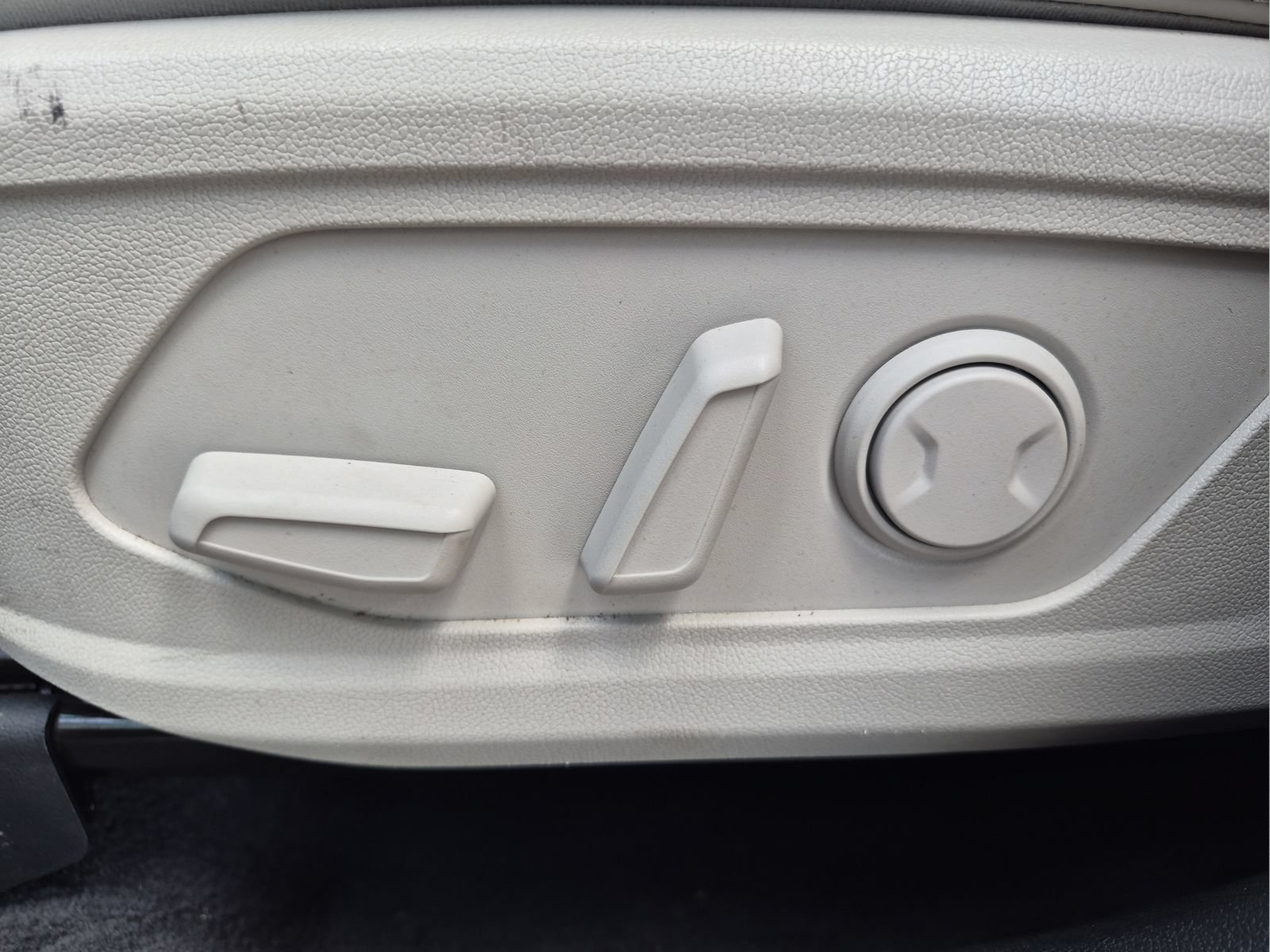 Certified 2025 Kia Sorento S FWD image 15