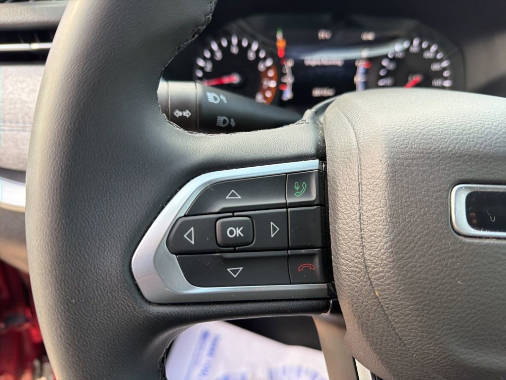 Used 2025 Jeep Compass Latitude image 21