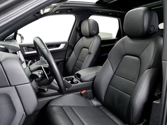 Certified 2024 Porsche Cayenne AWD/4WD image 5