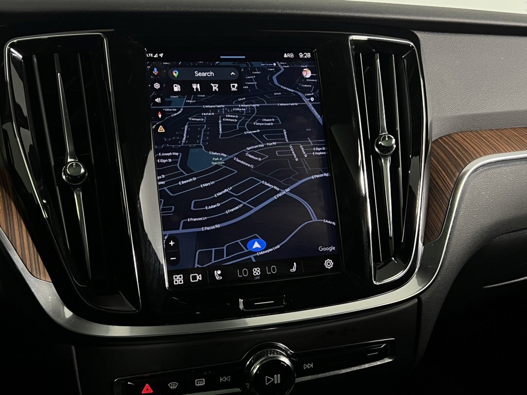 Used 2025 Volvo V60 B5 Cross Country Plus image 17