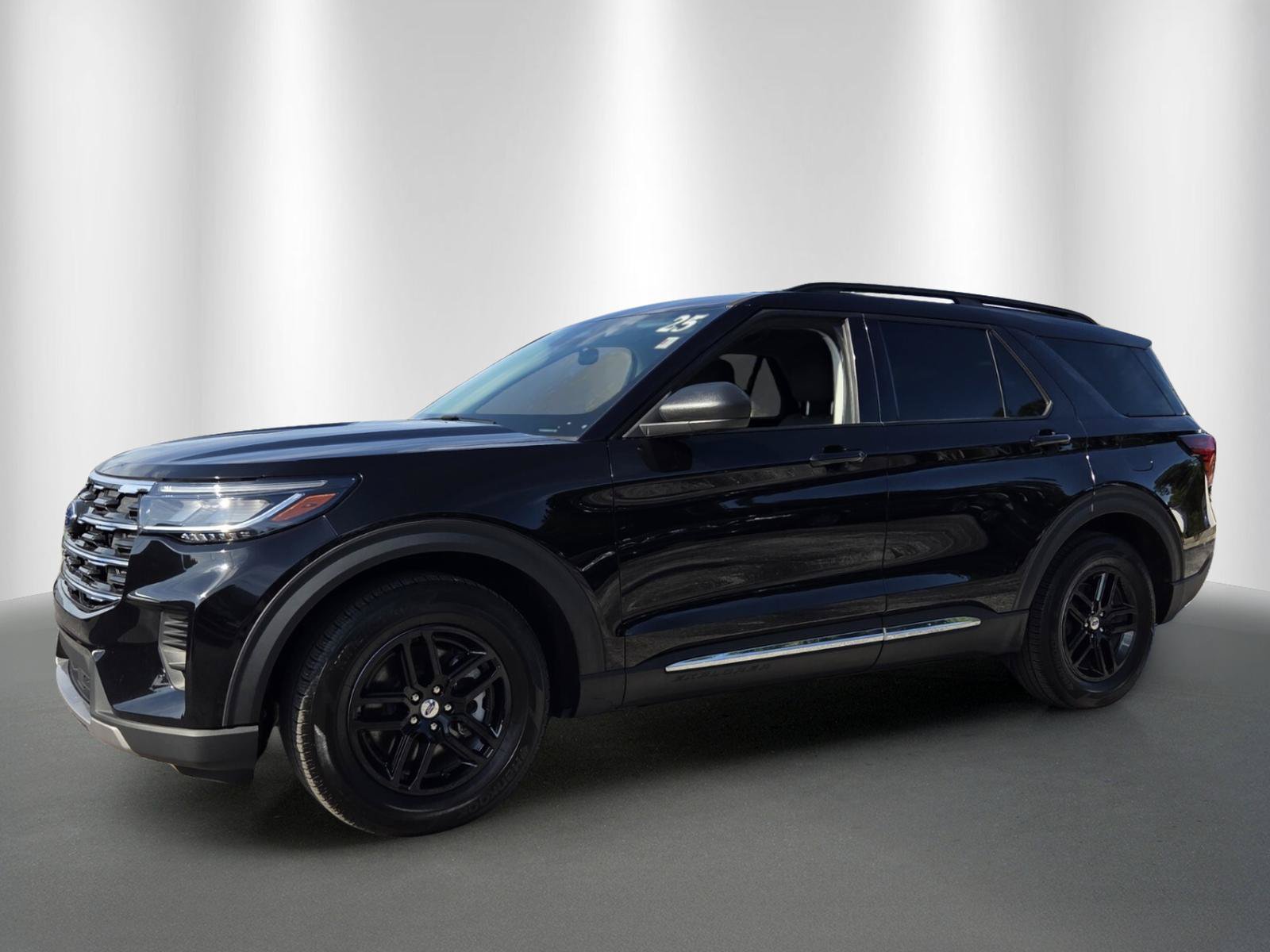Used 2025 Ford Explorer Active RWD image 3