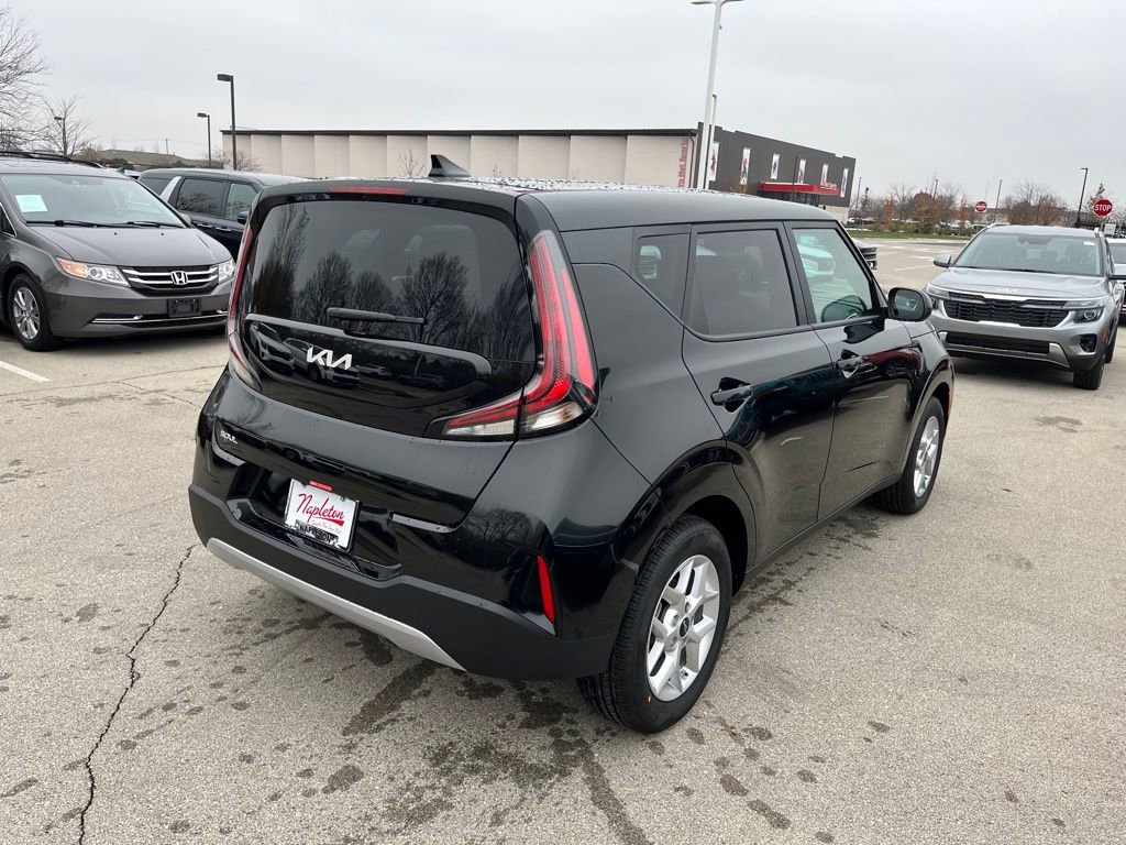 Used 2025 Kia Soul LX w/ LX Technology Package FWD image 7