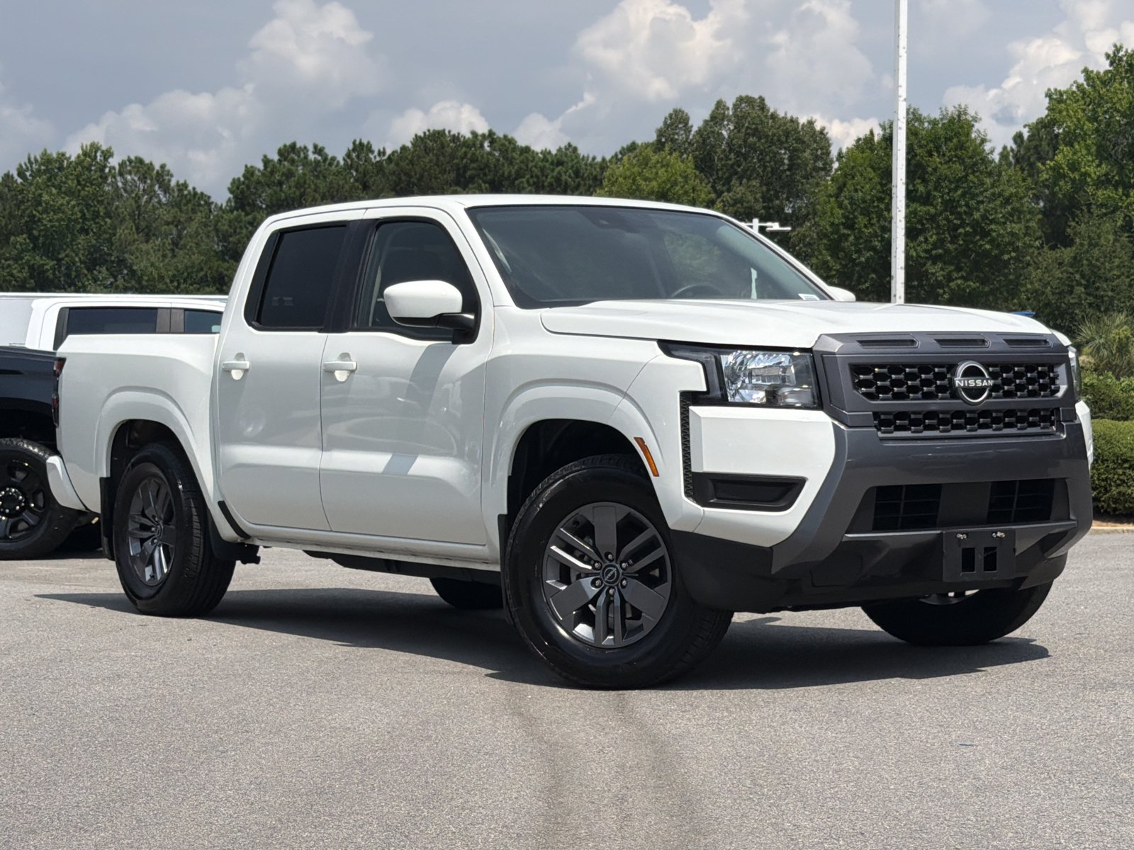 Used 2025 Nissan Frontier SV RWD image 2
