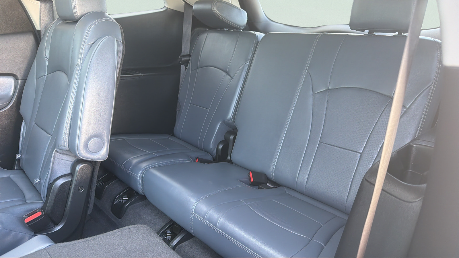 Used 2020 Buick Enclave Premium w/ Sun and Sites Package FWD image 27