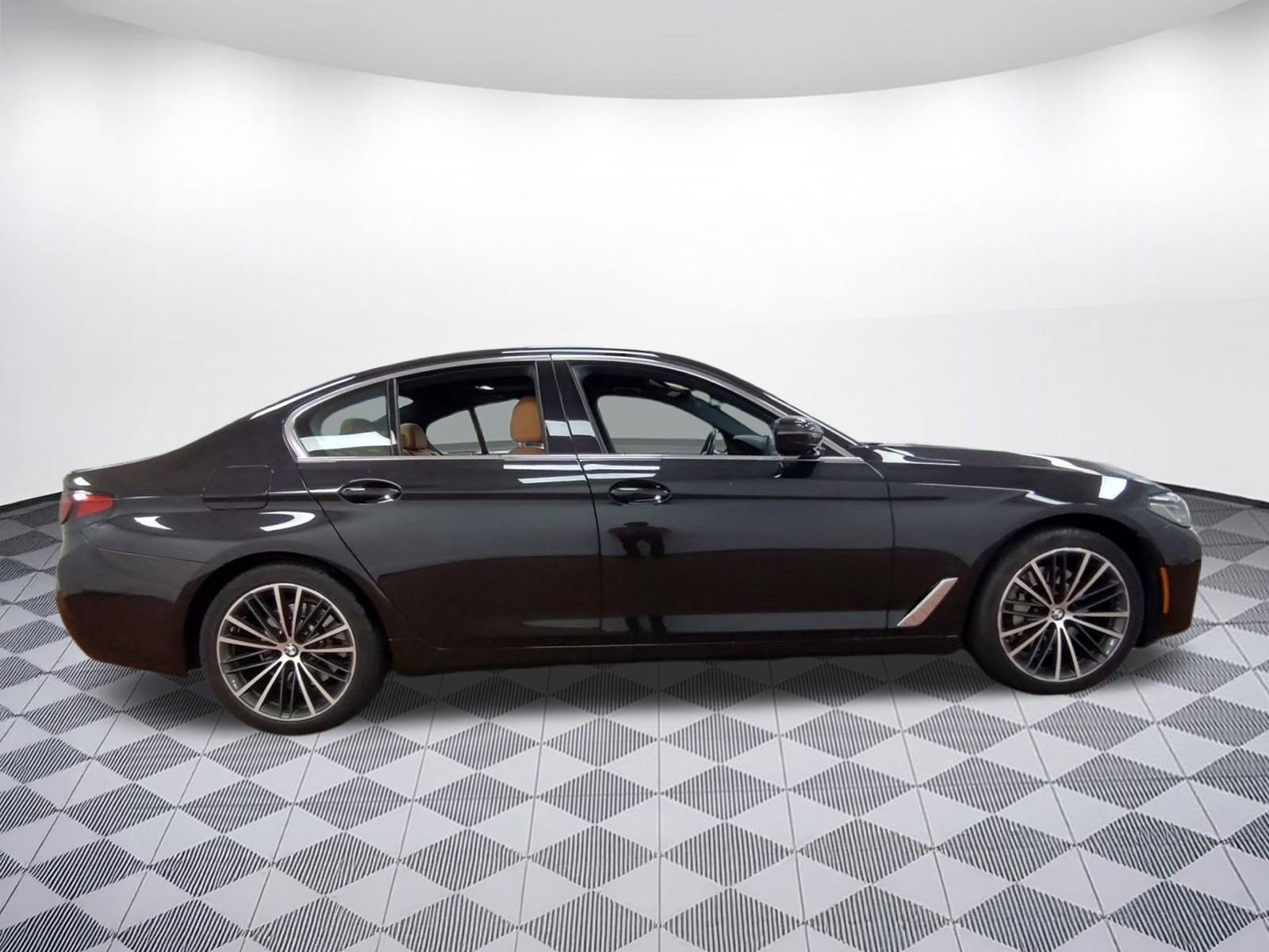 Used 2023 BMW 530i xDrive w/ Premium Package image 7