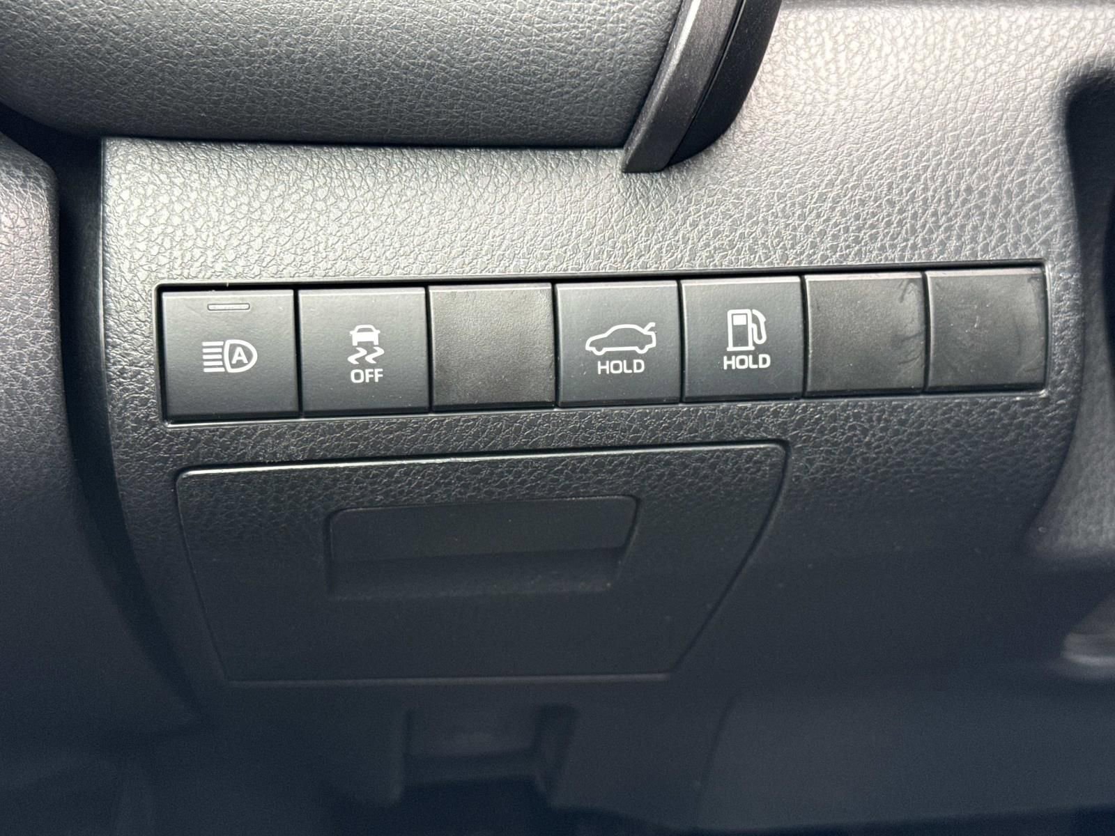 Used 2023 Toyota Camry SE image 19