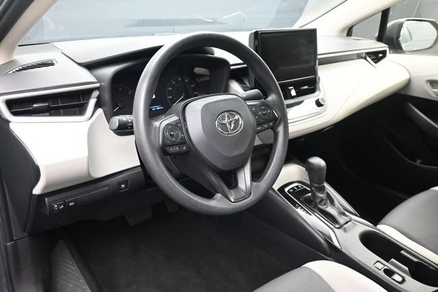 Used 2025 Toyota Corolla LE FWD image 14