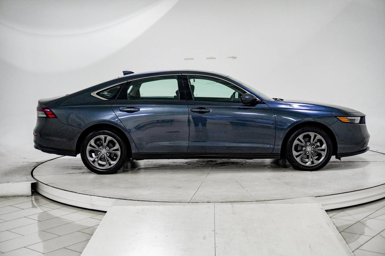 Used 2023 Honda Accord EX image 12