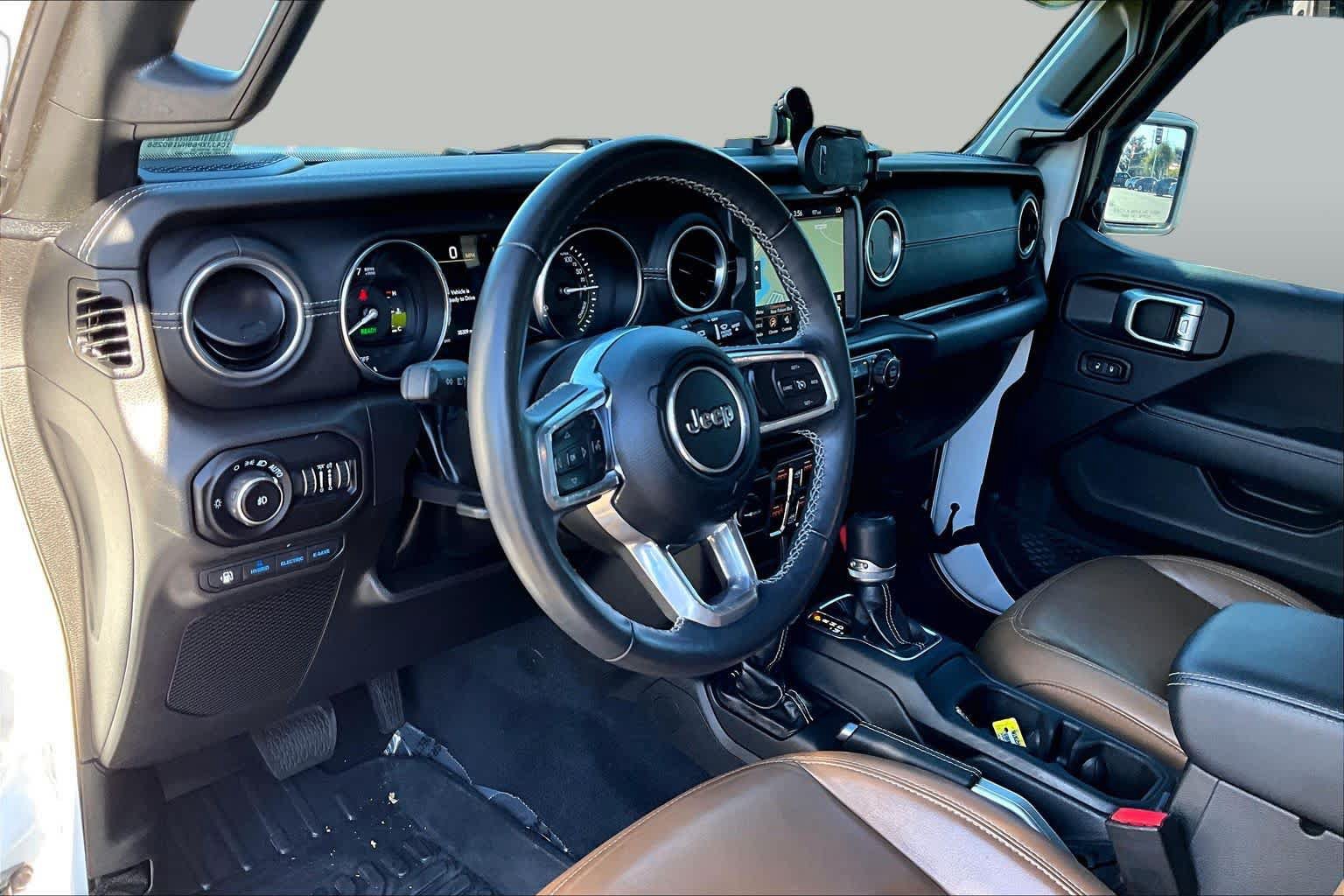 Used 2022 Jeep Wrangler Unlimited Sahara w/ Cold Weather Group AWD/4WD image 17
