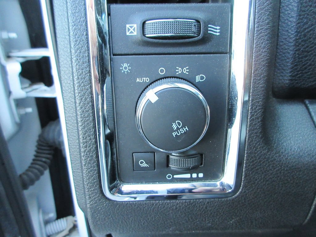 Used 2015 RAM 1500 Laramie w/ Convenience Group AWD/4WD image 28