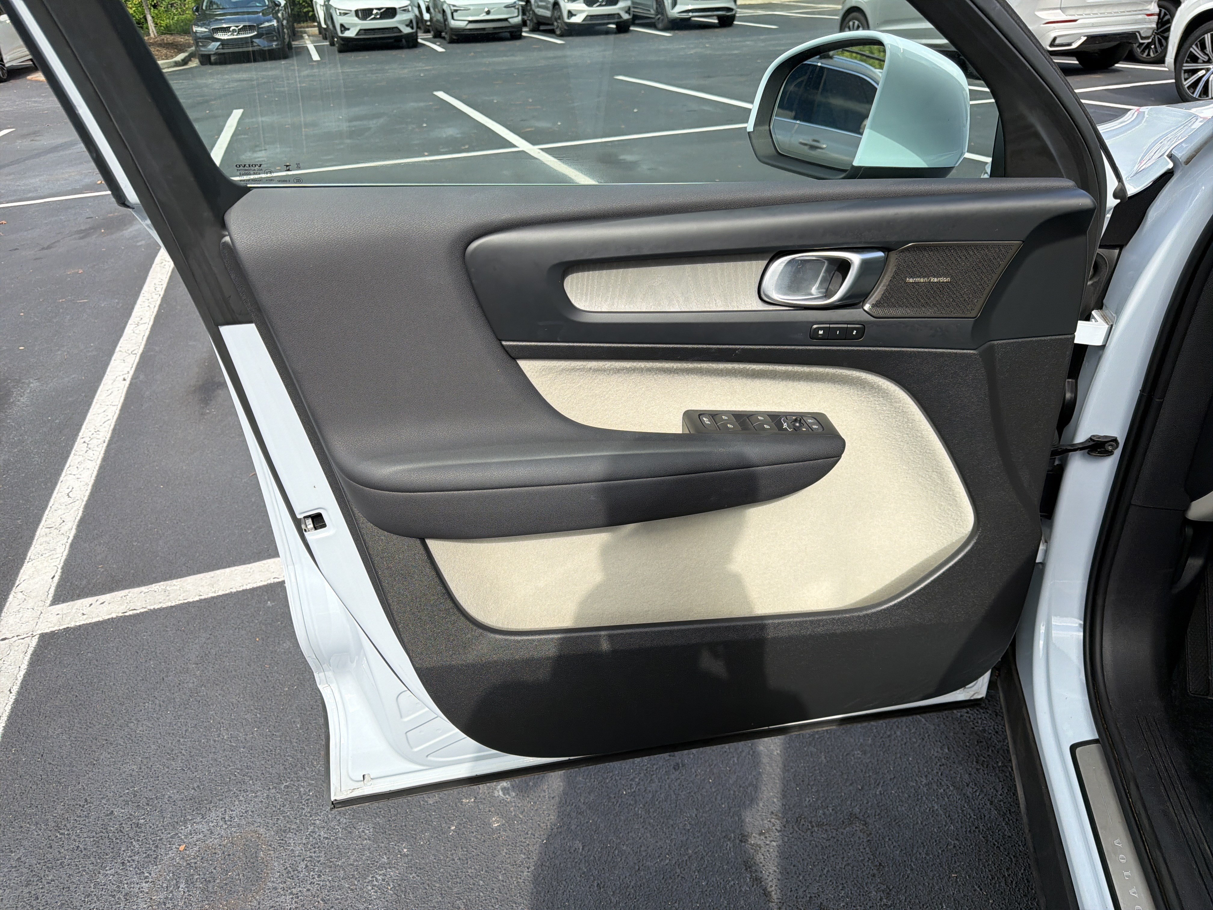 Certified 2024 Volvo XC40 B5 Ultimate w/ Protection Package Premier AWD/4WD image 14