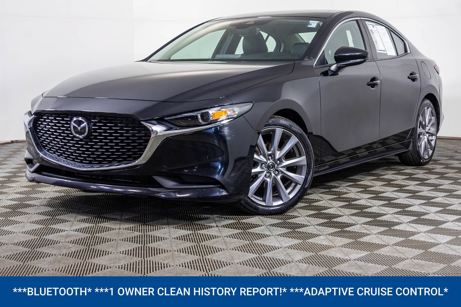 Used 2020 MAZDA MAZDA3 Sedan w/ Select Package FWD image 2
