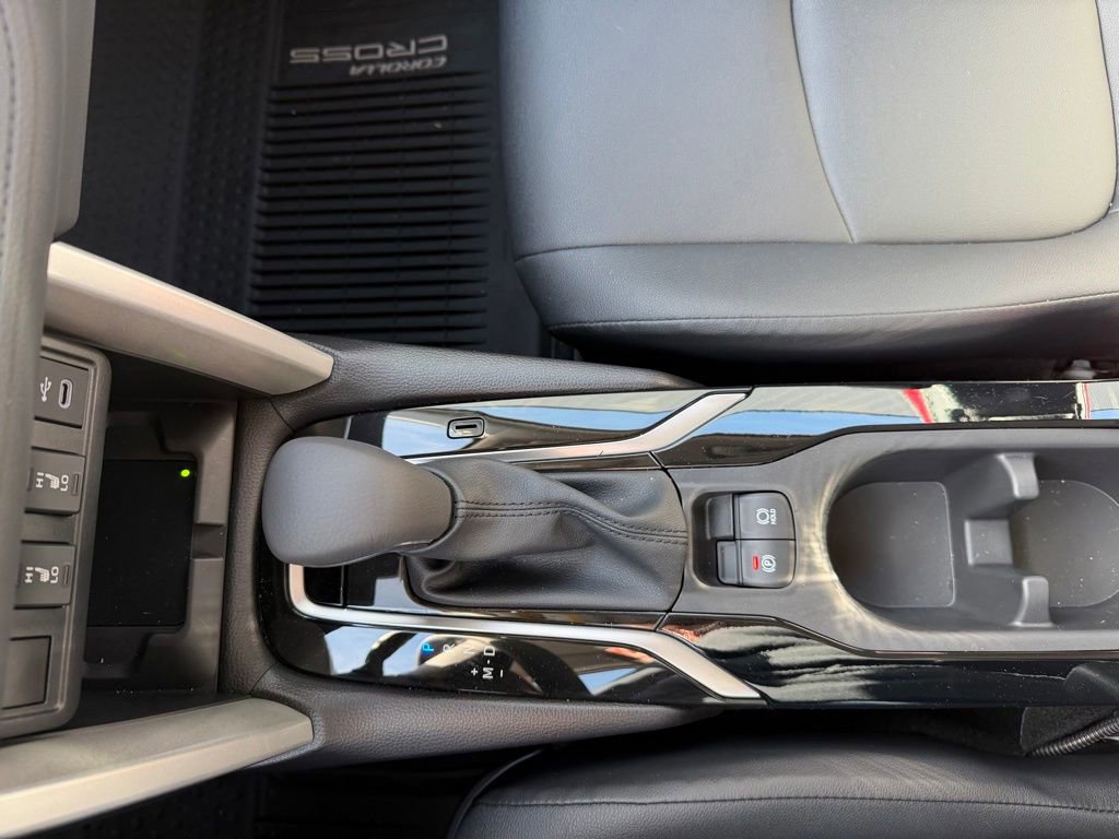 Used 2025 Toyota Corolla Cross XLE image 13