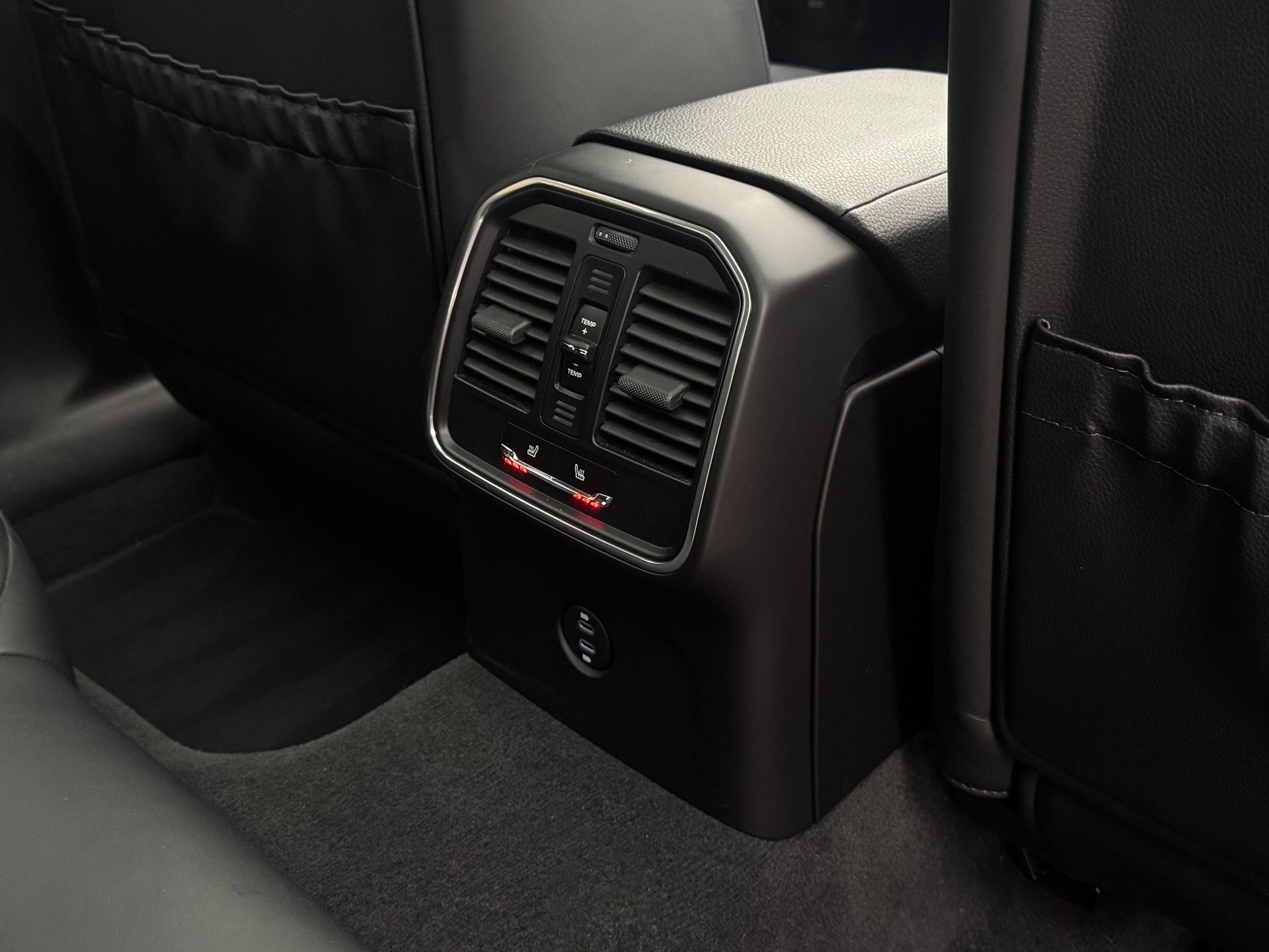 Used 2024 Porsche Macan image 38