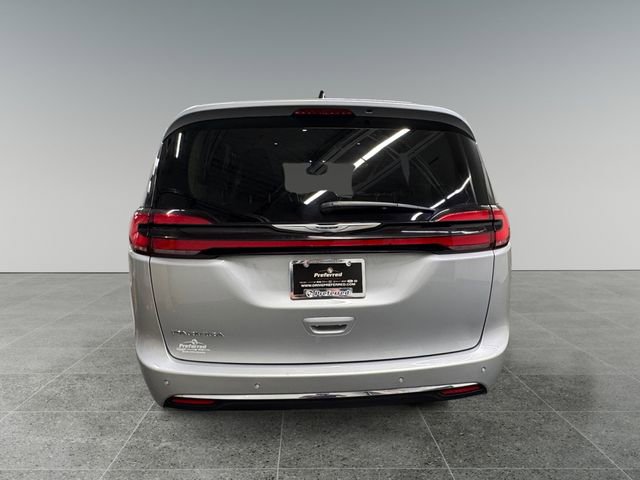Used 2024 Chrysler Pacifica Touring-L FWD image 23