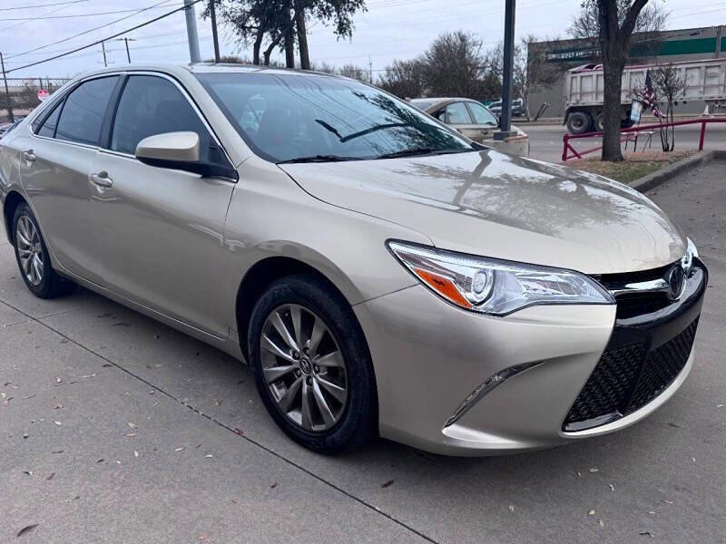 Used 2017 Toyota Camry XLE image 3