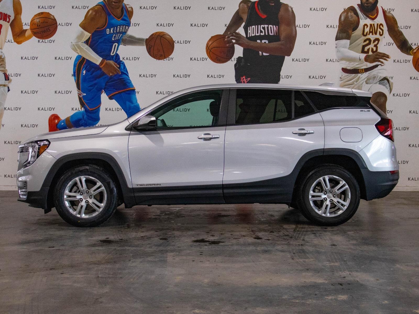 Used 2022 GMC Terrain SLE image 16