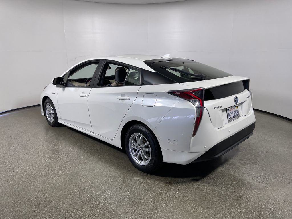Certified 2018 Toyota Prius Three FWD image 5