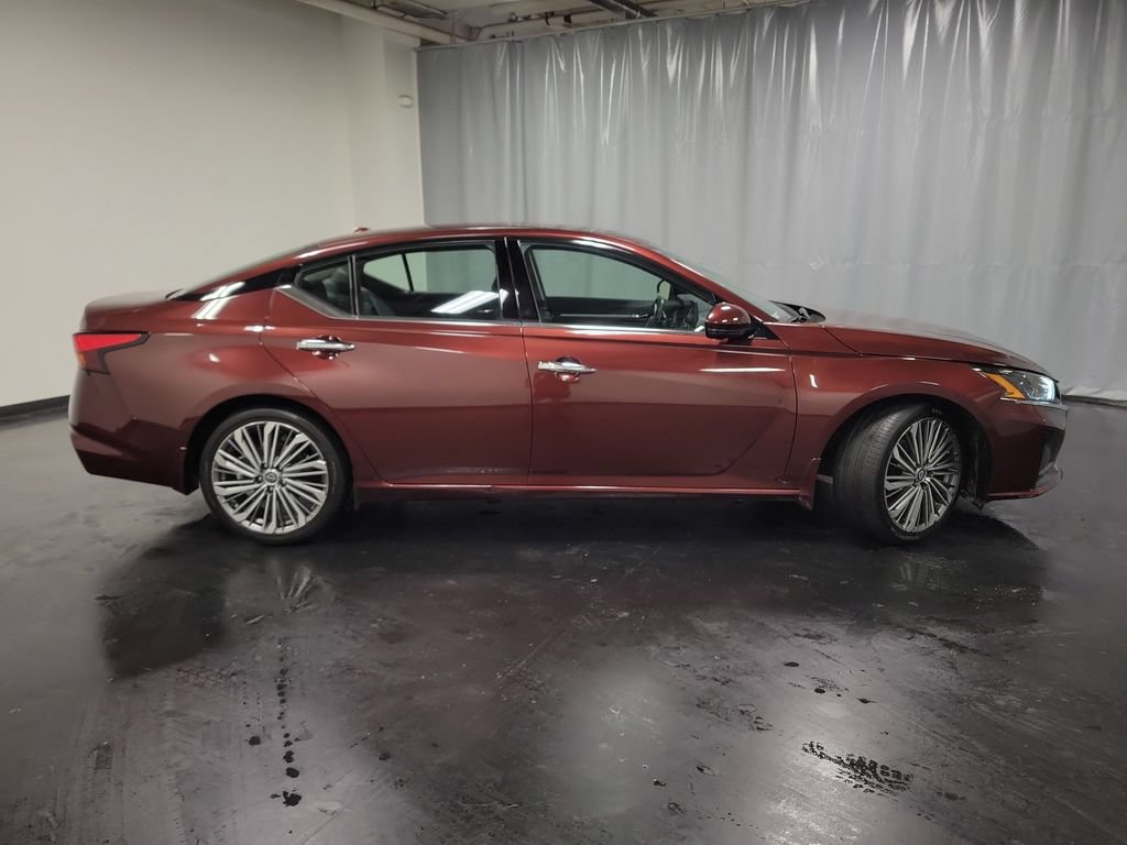 Used 2024 Nissan Altima 2.5 SL FWD image 9