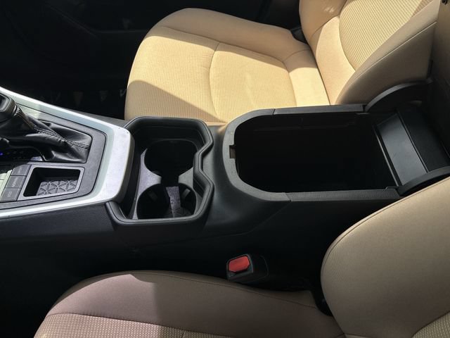 Used 2019 Toyota RAV4 LE FWD image 21