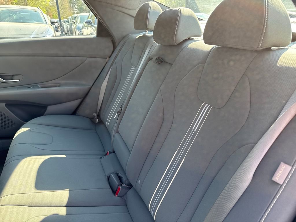Used 2025 Hyundai Elantra SEL image 12