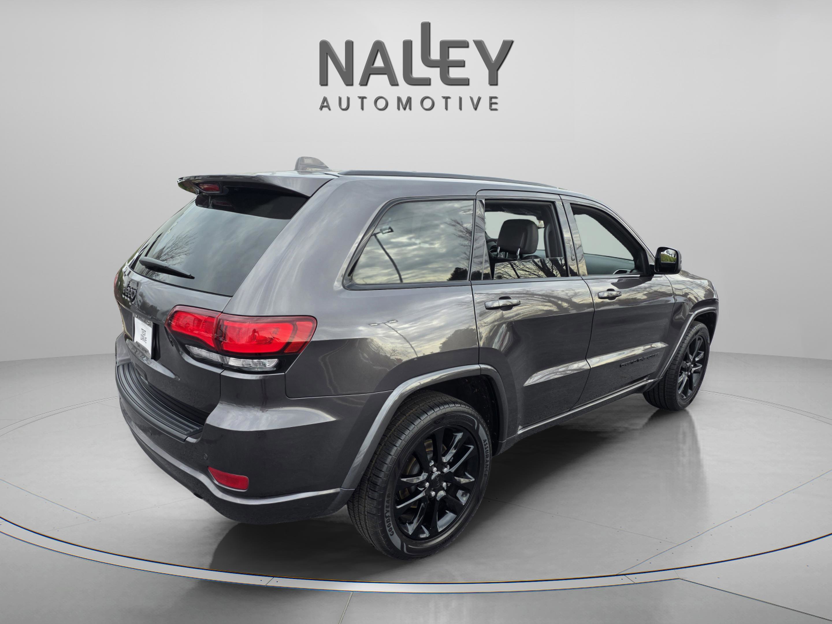 Used 2021 Jeep Grand Cherokee Laredo X image 5