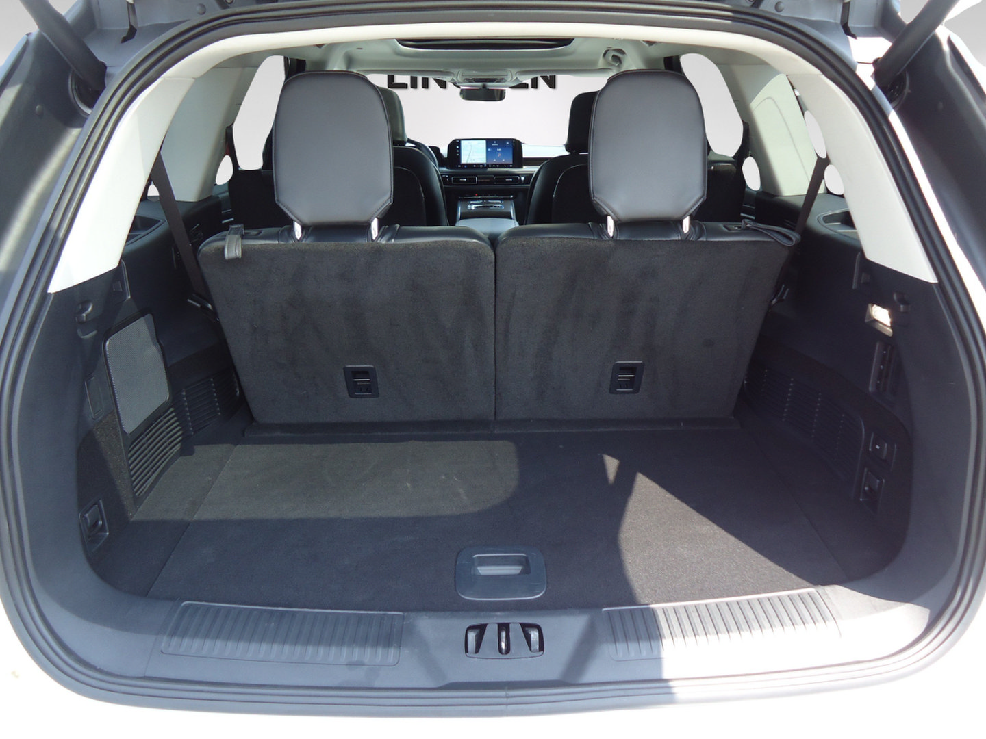 Certified 2025 Lincoln Aviator Reserve w/ Jet Appearance Package AWD/4WD image 33