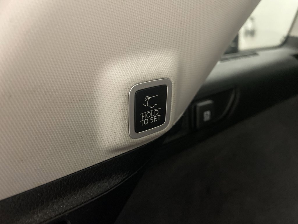 Used 2023 Jeep Grand Cherokee Overland w/ Advanced Protech Group III image 31