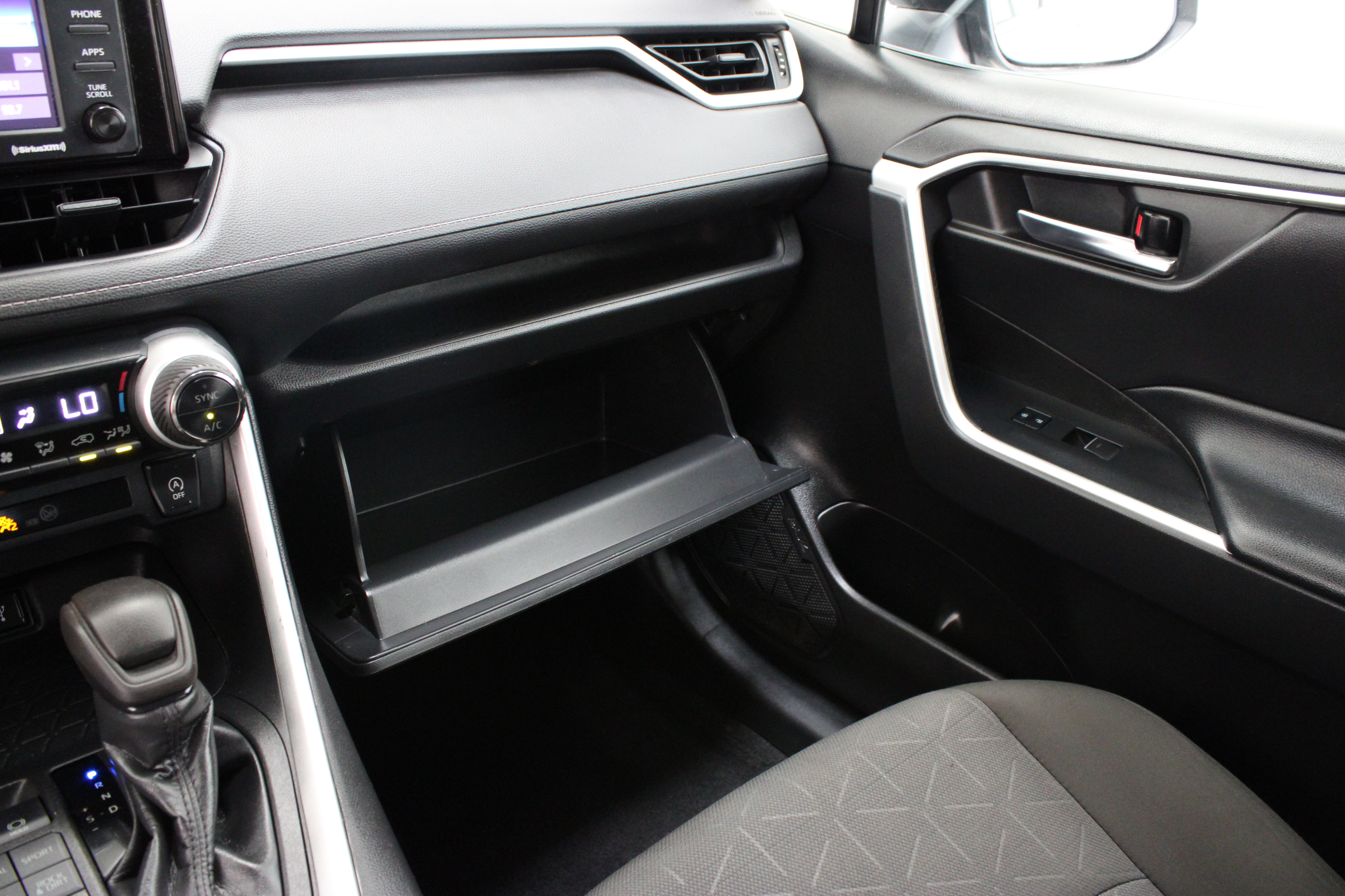 Used 2022 Toyota RAV4 XLE AWD/4WD image 22