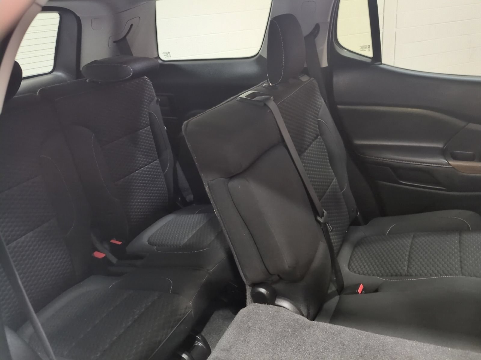 Used 2018 GMC Acadia SLE FWD image 13