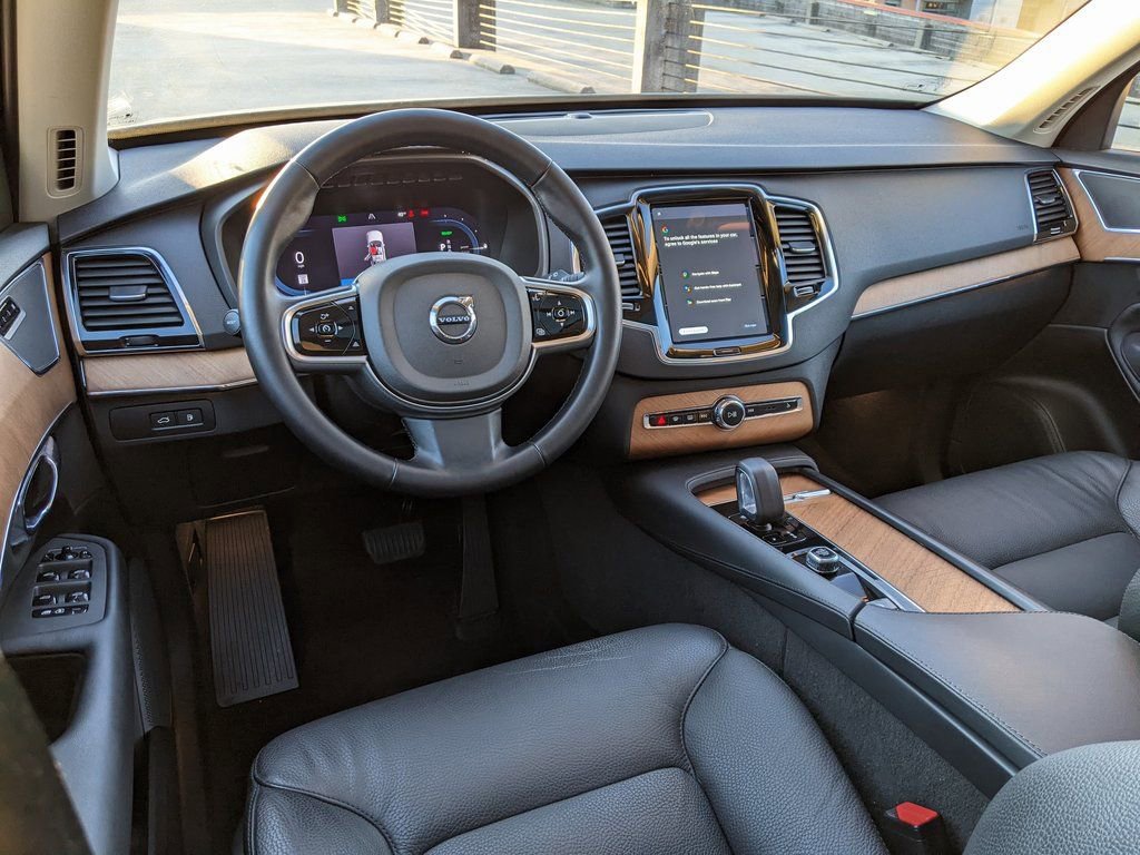 Certified 2025 Volvo XC90 T8 Plus w/ Protection Package Premier image 12