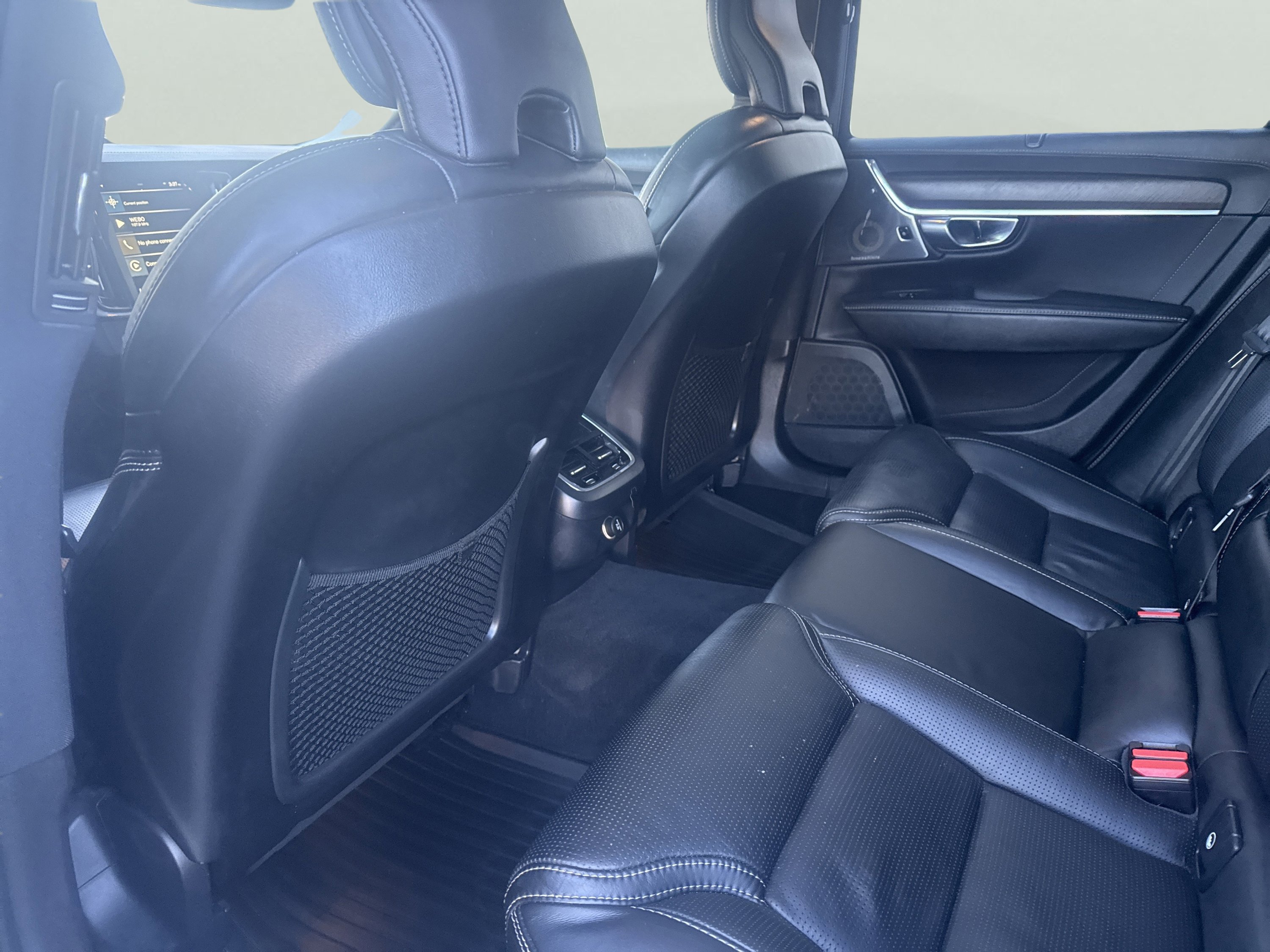 Used 2020 Volvo V90 T6 Cross Country image 11