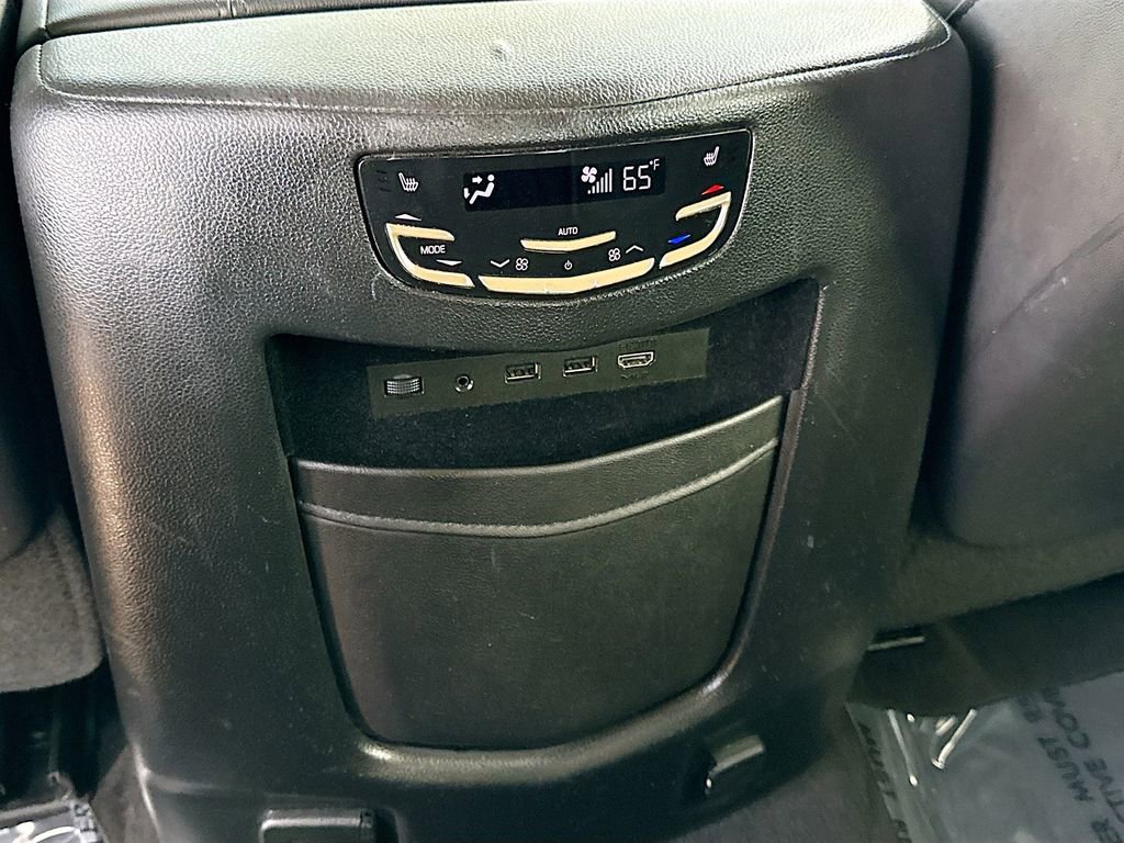 Used 2019 Cadillac Escalade Premium Luxury image 21