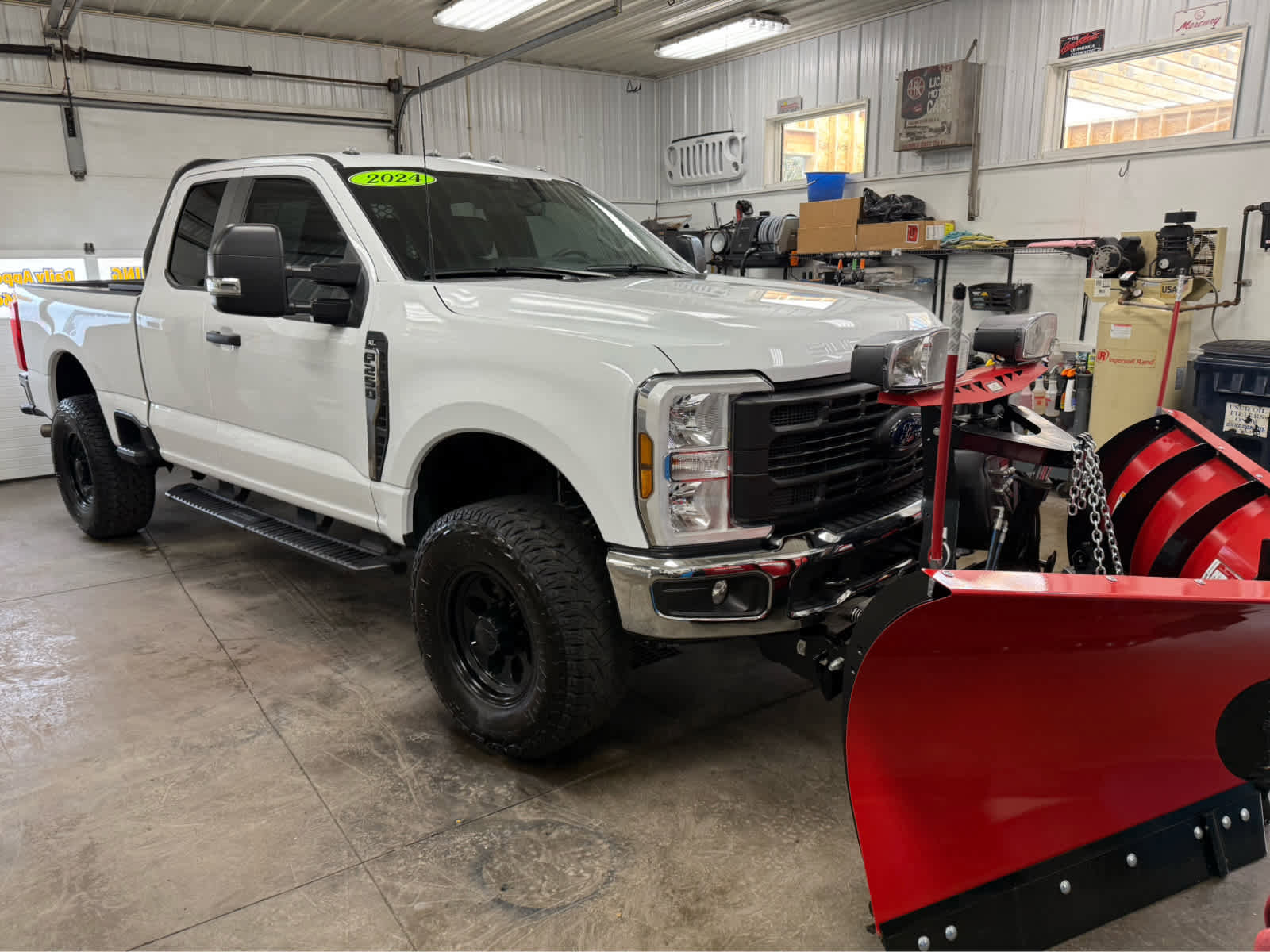Used 2024 Ford F250 XL w/ XL Chrome Package image 3