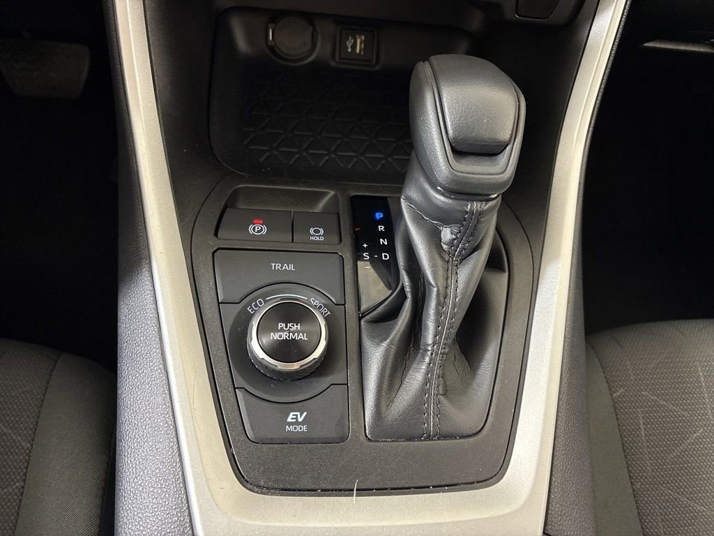 Used 2025 Toyota RAV4 XLE image 29