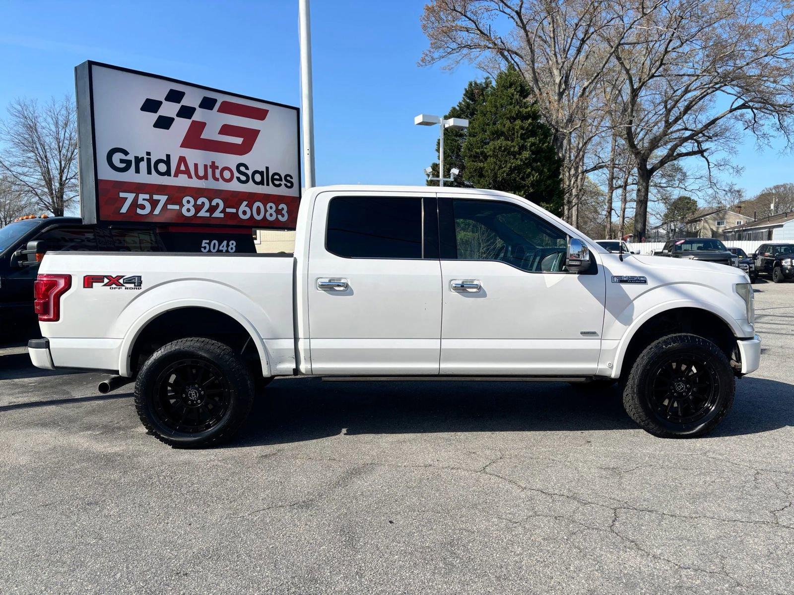Used 2016 Ford F150 Platinum w/ Equipment Group 701A Luxury AWD/4WD image 2