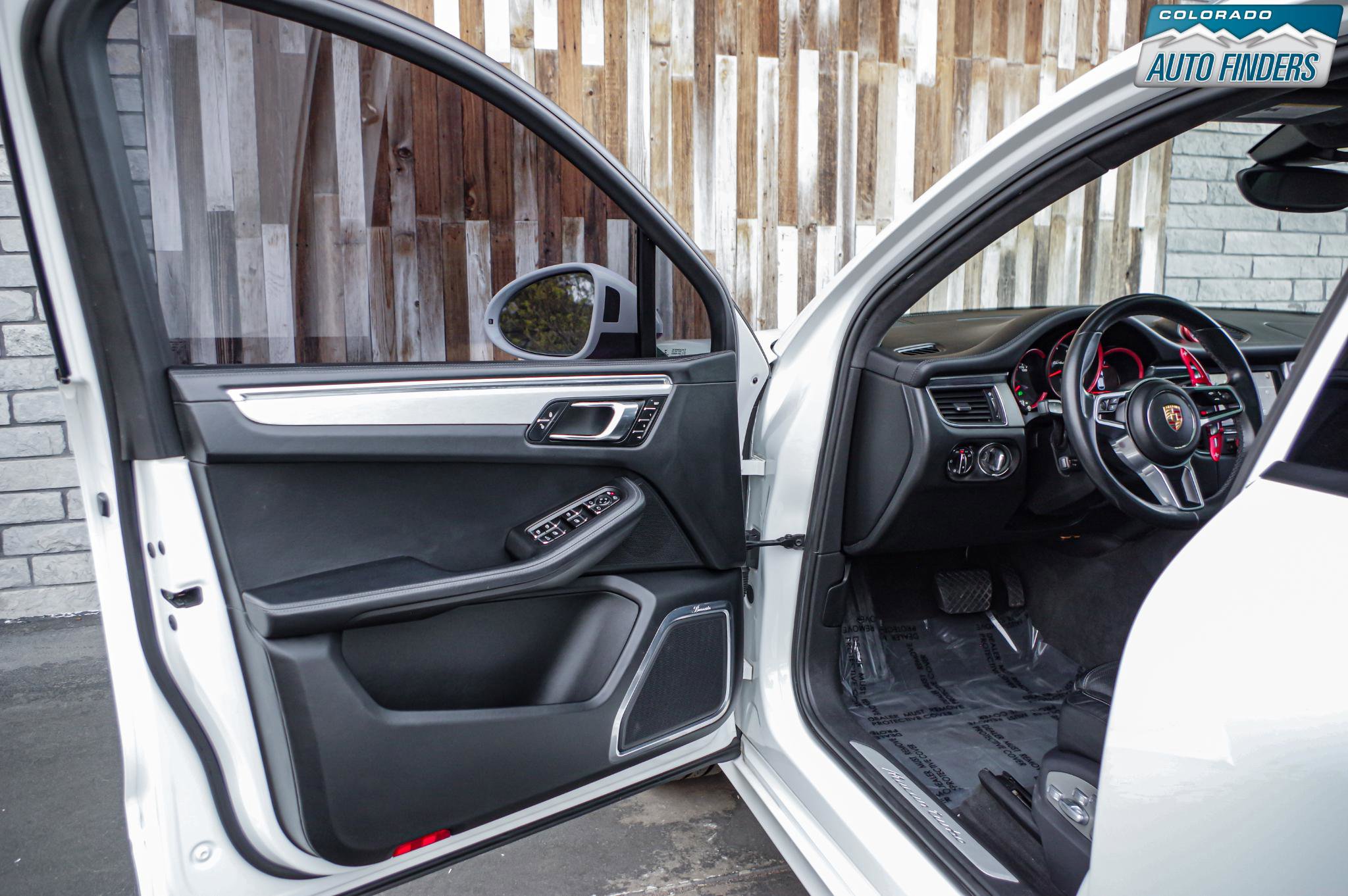 Used 2015 Porsche Macan Turbo image 10