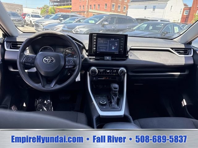 Used 2020 Toyota RAV4 LE AWD/4WD image 15