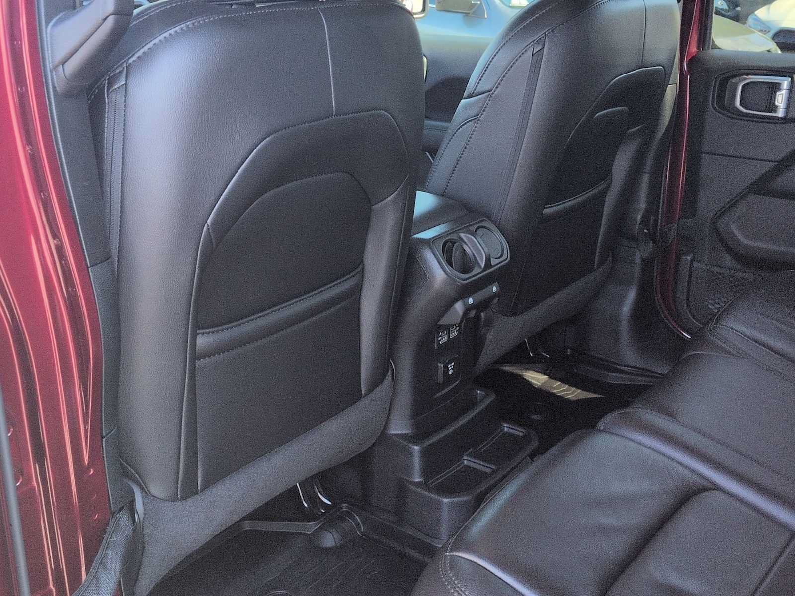 Used 2021 Jeep Wrangler Unlimited Sahara AWD/4WD image 19