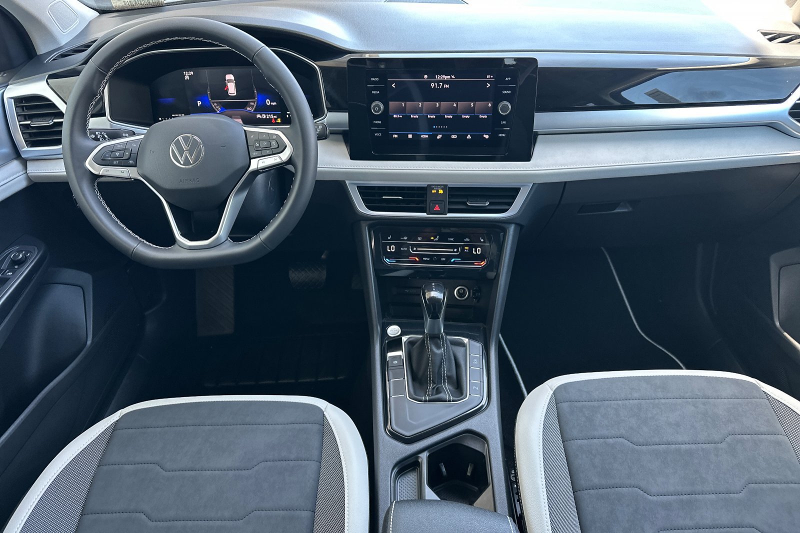 New 2026 Volkswagen Taos SE FWD image 11
