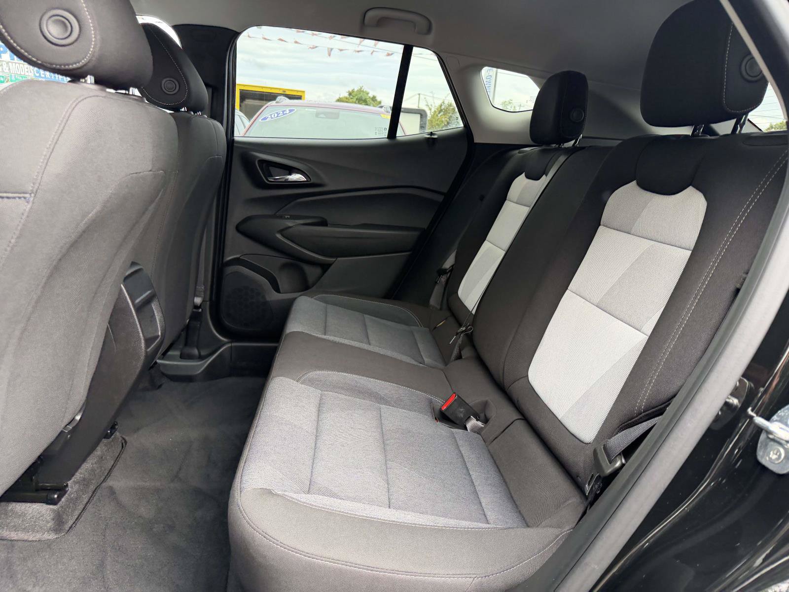 Used 2024 Chevrolet Trax LS w/ LS Convenience Package FWD image 24