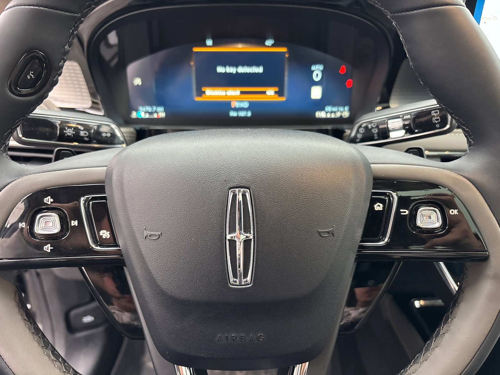 New 2026 Lincoln Corsair Premiere image 16