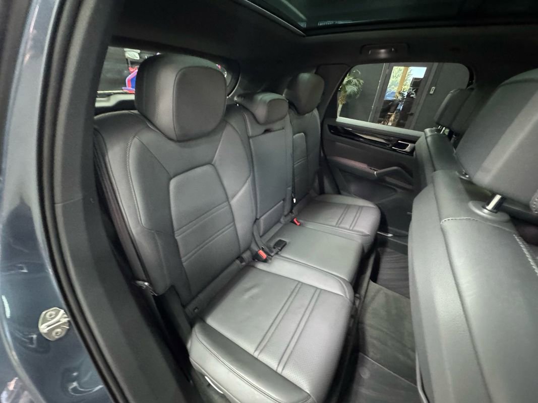 Used 2019 Porsche Cayenne S AWD/4WD image 18