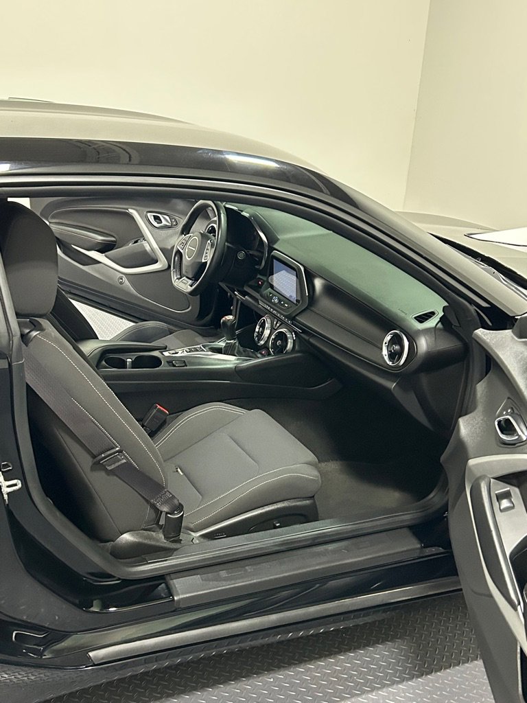 Used 2017 Chevrolet Camaro SS image 9