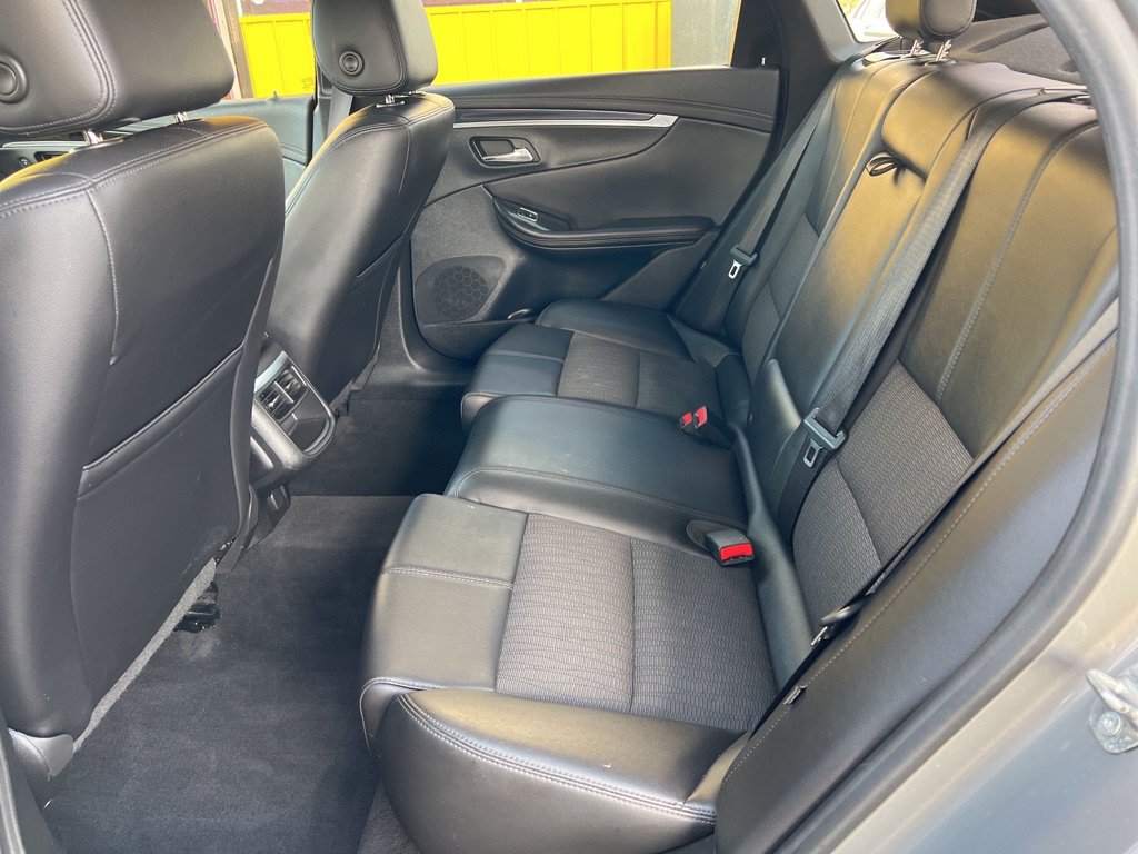 Used 2017 Chevrolet Impala LT FWD image 6