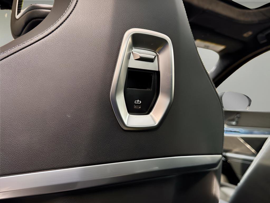 Used 2025 BMW 760i xDrive w/ Executive Package image 25
